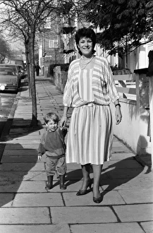 00689 Prints: Lynda Bellingham at home in north London with her 22-month-old son Michael