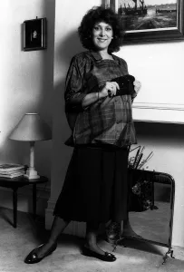 Pregnancy Prints: Lynda Bellingham on screen Oxo mum is expecting their second child in April