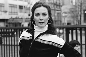 00987 Prints: Lynda Carter - star of the television series Wonder Woman