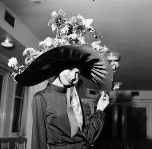 00075 Prints: Mad Hat: The London Tourist Board in London held the finals of their Easter Bonnet