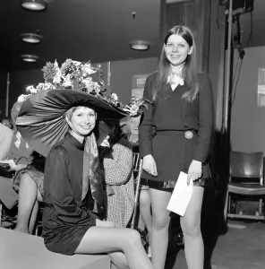 00076 Prints: Mad Hat: The London Tourist Board in London held the finals of their Easter Bonnet