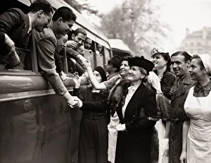00190 Prints: Madame Benes wife of Dr. Benes bids goodbye to the Czech troops before their departure