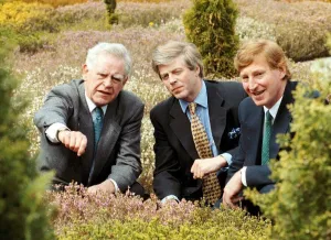 Heather Prints: Magnus Magnusson Lord Lindsay and NFU Stewart Whiteford at Rural Centre Ingliston for