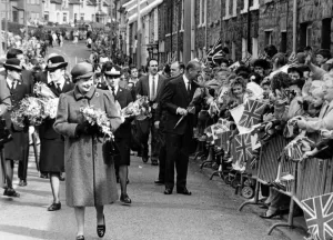 01036 Prints: Her Majesty the Queen and HRH The Duke of Edinburgh make their way down Dunraven Street