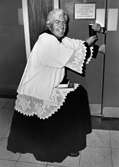 Vicar Prints: A man of the froth! No persons in work gear allowed in the lounge