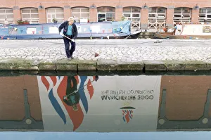 Manchester 2000 Olympic Bid, Crowds await official announcement on who will be hosting