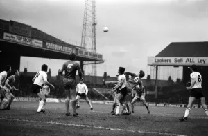 Manchester City 4 v. Swansea 0. November 1981 MF04-01-021