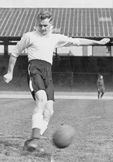 00246 Prints: Manchester City footballer Don Revie 5th May 1949 Local Caption watscan