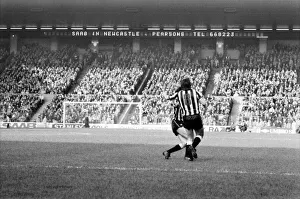 00234 Prints: Manchester City v. Newcastle. February 1984 MF14-11-002 The final score was a two one