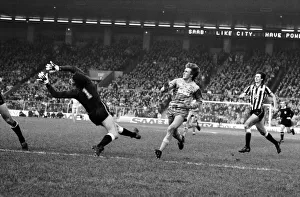 00234 Prints: Manchester City v. Newcastle. February 1984 MF14-11-010 The final score was a two one