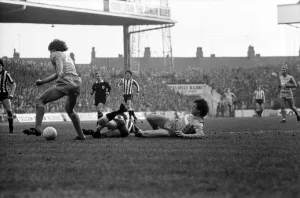 00234 Prints: Manchester City v. Newcastle. February 1984 MF14-11-030 The final score was a two one