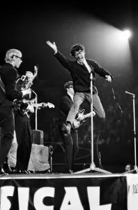 00634 Prints: Manchester pop group Freddie and the Dreamers performing on stage at the annual IPC New