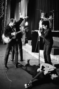 00634 Prints: Manchester pop group Freddie and the Dreamers performing on stage at the Britannia