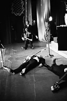 00634 Prints: Manchester pop group Freddie and the Dreamers performing on stage at the Britannia