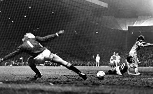 Images Dated 7th April 1982: Manchester United 0-3 Liverpool, league match at Old Trafford, Wednesday 7th April 1982
