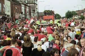 01242 Prints: Manchester United celebrate winning the treble as the jubilant team make their way