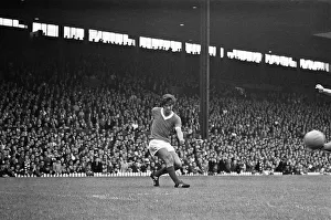 00387 Prints: Manchester United footballer George Best in action against Leicester City during