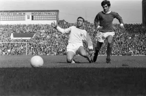 00387 Prints: Manchester United footballer George Best in action against Nottingham Forest during