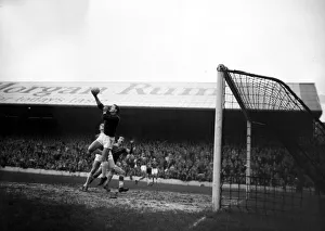 00238 Prints: Manchester United goalkeeper Harry Gregg leaps high to catcha cross from the wing from in