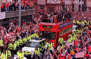 01035 Prints: Manchester United Homecoming on an open-top bus May 1999 mobbed by fans at the start of