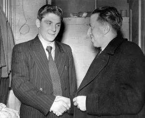 00230 Prints: Manchester United league debutante 16 and a half years old Duncan Edwards receives