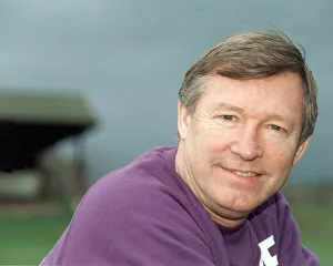 00468 Prints: Manchester United manager Alex Ferguson holding his Carling Manager of the Month Award