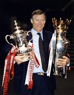00468 Prints: Manchester United manager Alex Ferguson holding the FA Cup