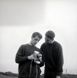 00238 Prints: Manchester United players Dennis Viollet and Freddy Goodwin looking at a camera during a