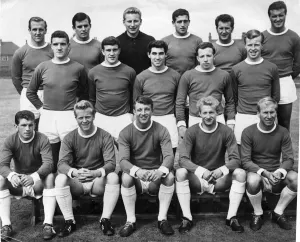 Manchester United pose for a team group during the 1962 / 1963 season Left to Right