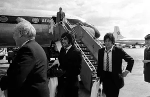 Manchester United team back from Milan, George Best and Willie Morgan with Bobby Charlton