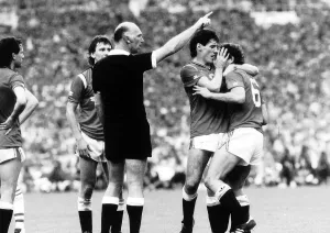 00272 Prints: Manchester United v Everton FA Cup Final at Wembley Stadium 18th May 1985