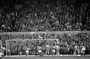 Manchester United v. Everton. March 1985 MF20-09-060 The final score was a one all
