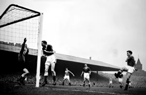 00238 Prints: Manchester united versus Everton-action during the game October 1956