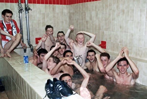00372 Collection: Manchester United youth team celebrate in the bath with the FA Youth Cup trophy after