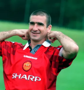 00270 Prints: Manchester Utd new home strip launch with Eric Cantona feeling his collar