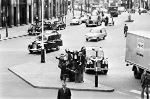 Taxi Prints: Manfred Mann seen here performing for the last time in public in central London