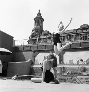 01489 Prints: The Manhattans, American dancers, Beverley (blonde hair) and Sue