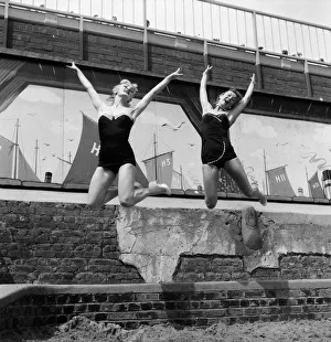 01489 Prints: The Manhattans, American dancers, Beverley (blonde hair) and Sue