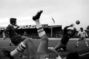 Mansfield v. Liverpool. September 1970 71-00193-010