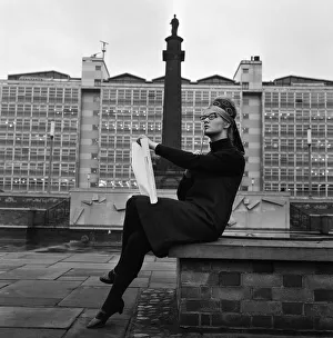 Statue Prints: Margaret Bayes (18) a student at Hull Art College sketches the William Wilberforce Column