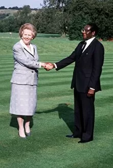 00147 Collection: Margaret Thatcher British Prime Minister - Oct 1988 with President Robert Mugabe