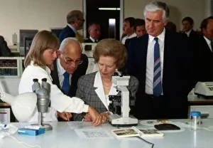 00198 Prints: Margaret Thatcher at Lothian & Borders Police lab 1987