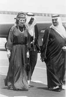 Aeroplane Prints: MARGARET THATCHER IS MET BY PRINCE FAHD AT RIYADH AIRPORT IN SAUDI ARABIA - APRIL 1981