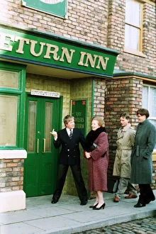 Margaret Thatcher outside the Rovers Return - Jan 1990 with members of the cast of
