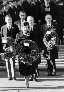 01528 Prints: Margaret Thatcher with other party leaders laying wreath at the Cenotaph during