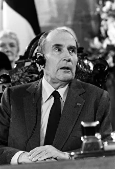 00147 Prints: Margaret Thatcher signs Chunnel Aggrement Feb 1986 with Francois Mitterrand