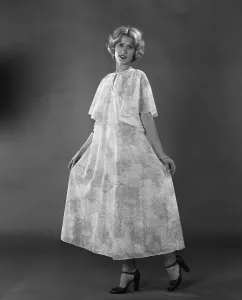 01064 Prints: Margaret Wegrzyn from Poland seen here in the Daily Mirror studio modelling the latest