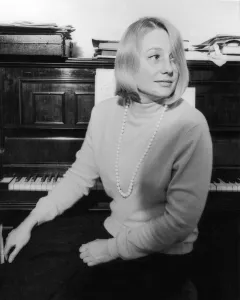 Margrete Blossom Dearie, American jazz singer and pianist. Circa 1950
