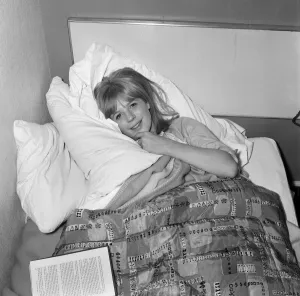 Sick Prints: Marianne Faithfull taken ill during the day yesterday went to the Clifton Ford Hotel