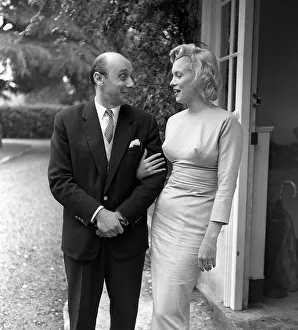Marilyn Monroe with Donald Zec Mirror writer June 1956. for Mirror Feature